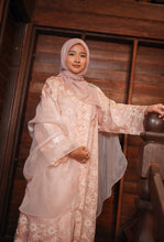 Load image into Gallery viewer, Kebarung Kesuma in Peachy Pink [Pre - Order -15 March]
