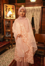 Load image into Gallery viewer, Kebarung Kesuma in Peachy Pink [Pre - Order -15 March]
