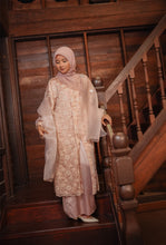 Load image into Gallery viewer, Kebarung Kesuma in Peachy Pink [Pre - Order -15 March]
