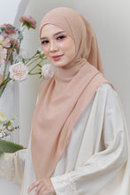 Load image into Gallery viewer, Sumayya Shawl in Peachy Pink
