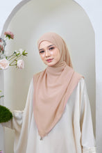 Load image into Gallery viewer, Sumayya Shawl in Peachy Pink
