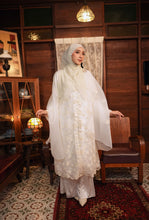 Load image into Gallery viewer, Kebarung Kesuma in White [Pre - Order -15 March]
