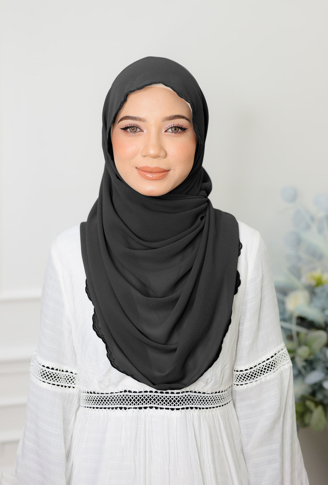 Lush (snood) Rosy - Black (Display)